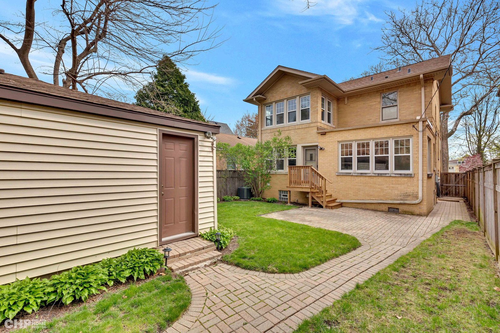 6856 N Ottawa Avenue