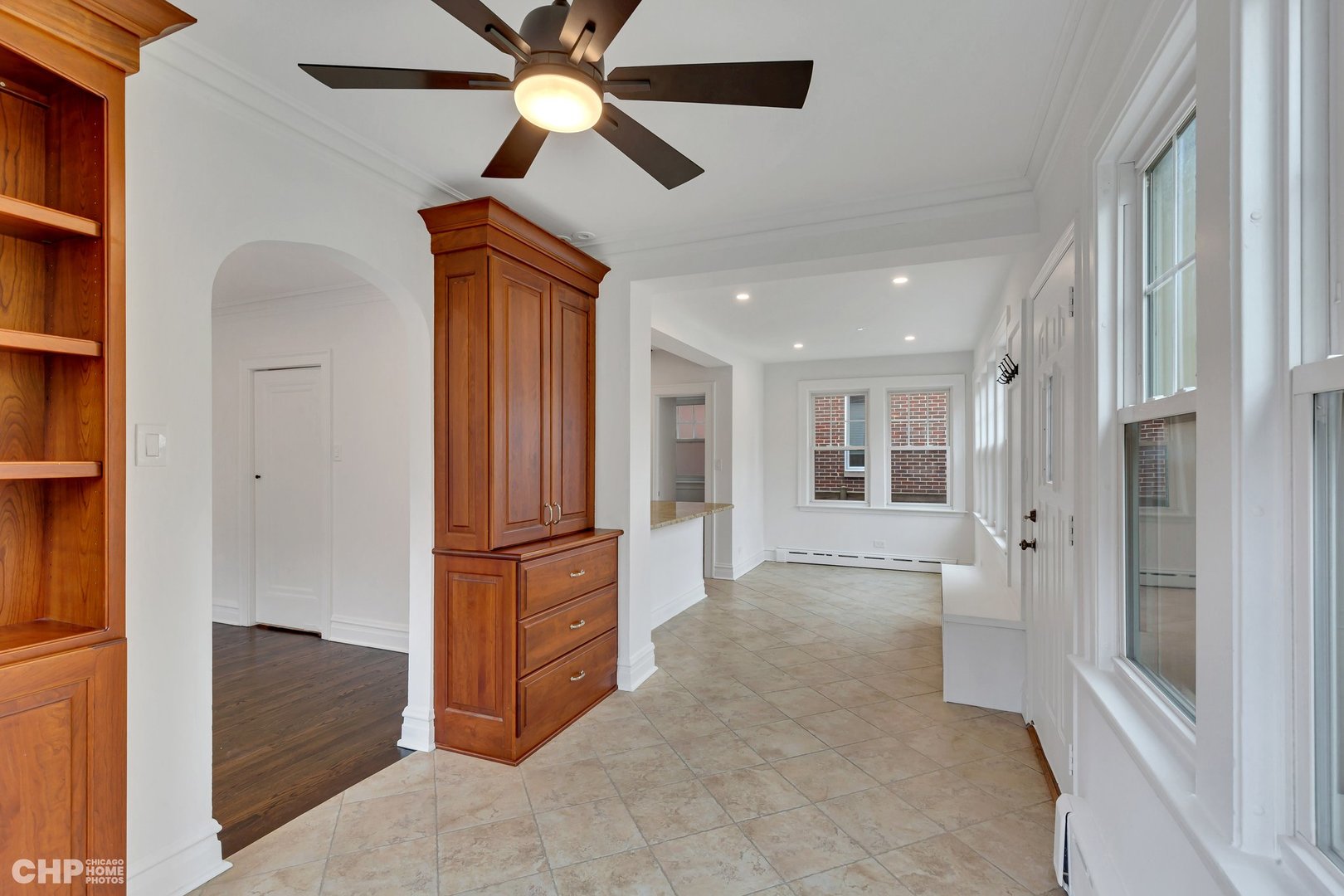 6856 N Ottawa Avenue