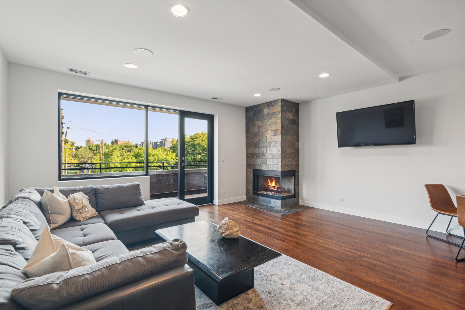 1449 W Grand Avenue Unit: 2W