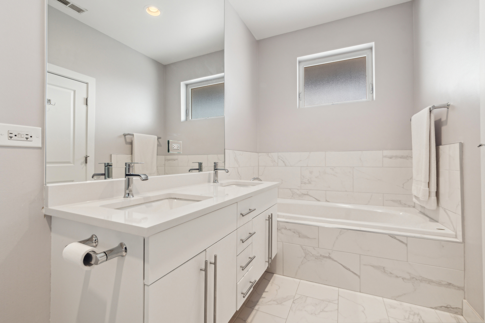 1449 W Grand Avenue Unit: 2W