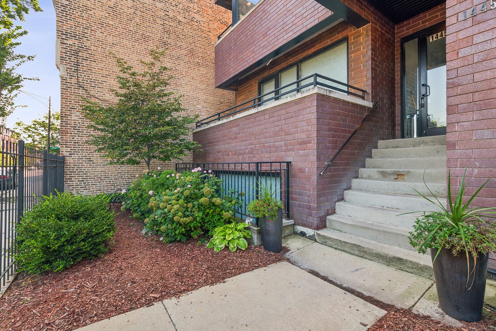 1449 W Grand Avenue Unit: 2W