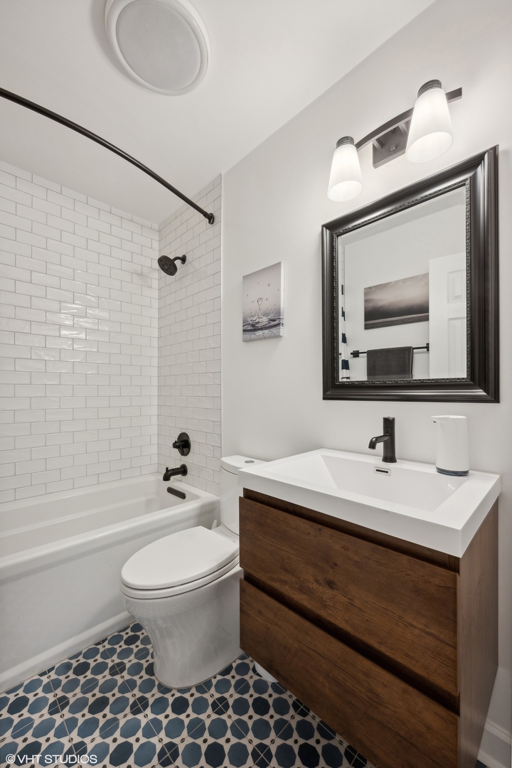 2730 N Racine Avenue Unit: 1N