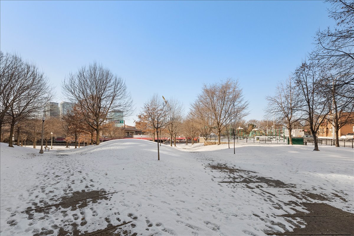 645 N Kingsbury Street Unit: 1801