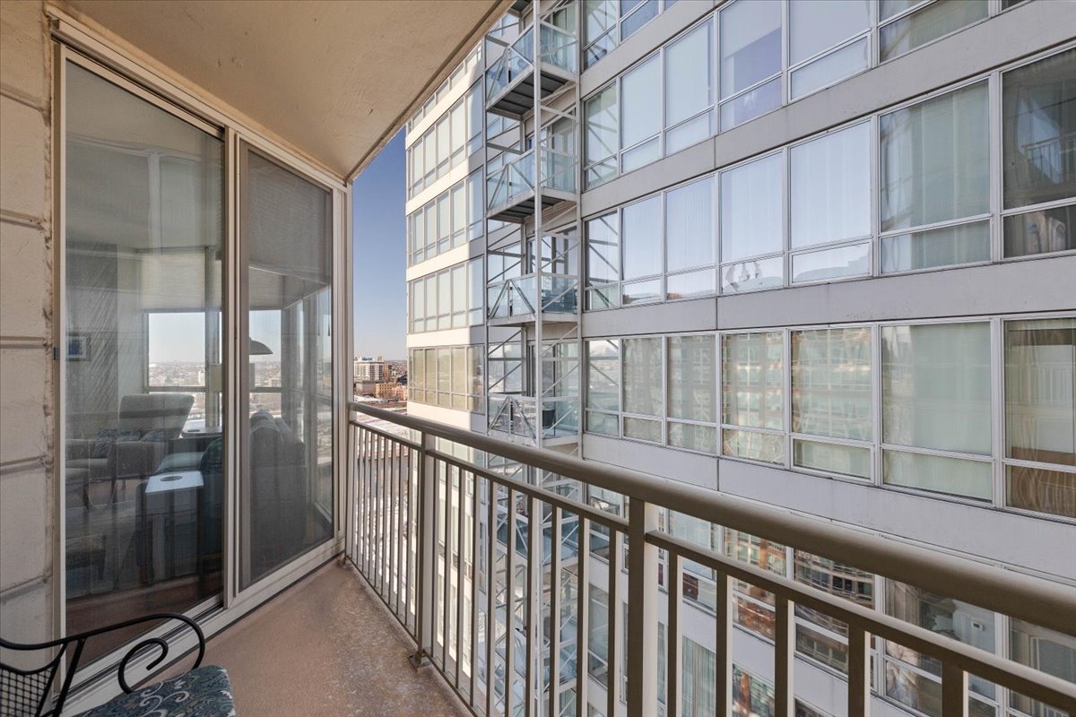 645 N Kingsbury Street Unit: 1801