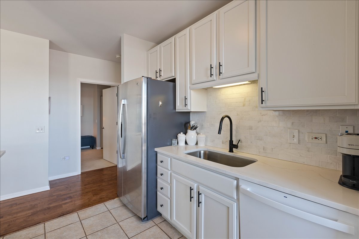 645 N Kingsbury Street Unit: 1801