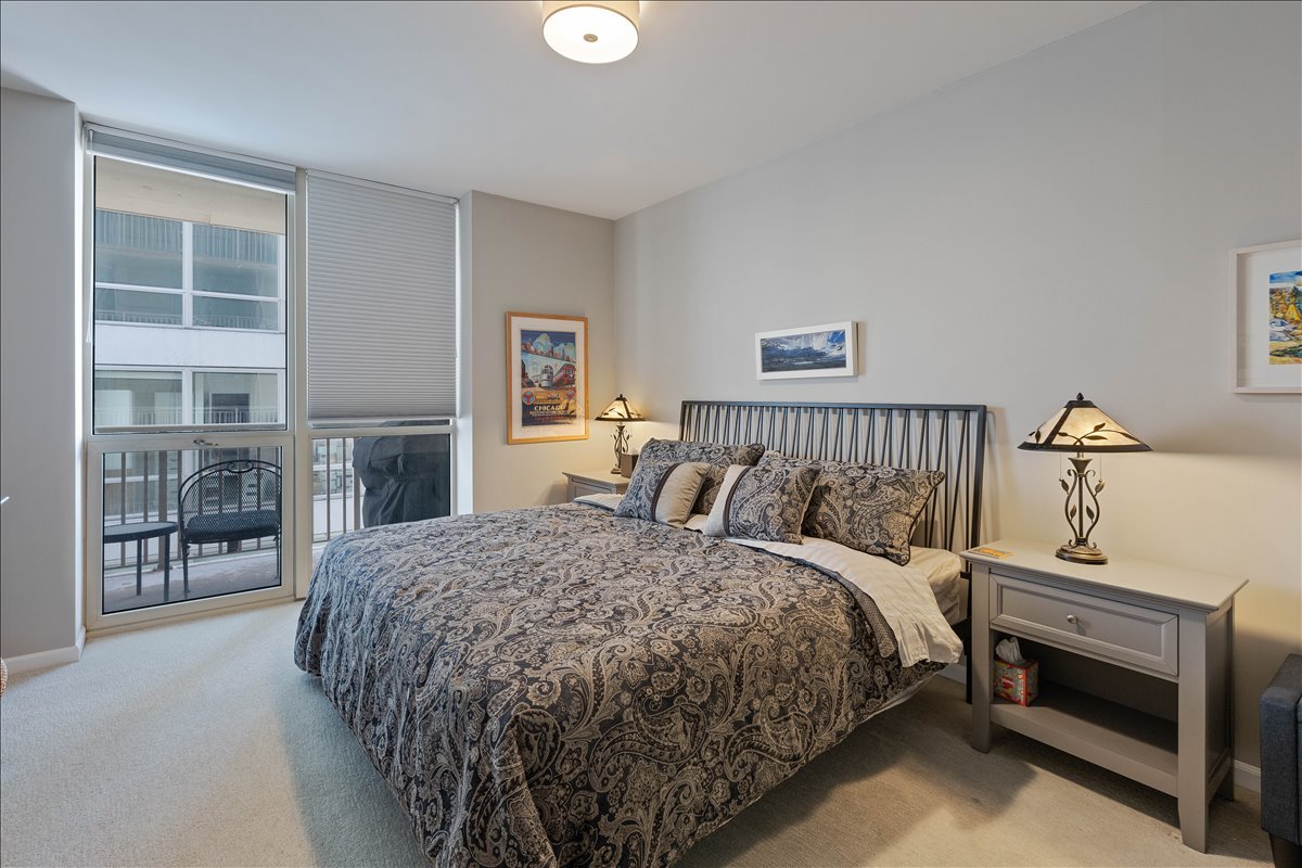 645 N Kingsbury Street Unit: 1801