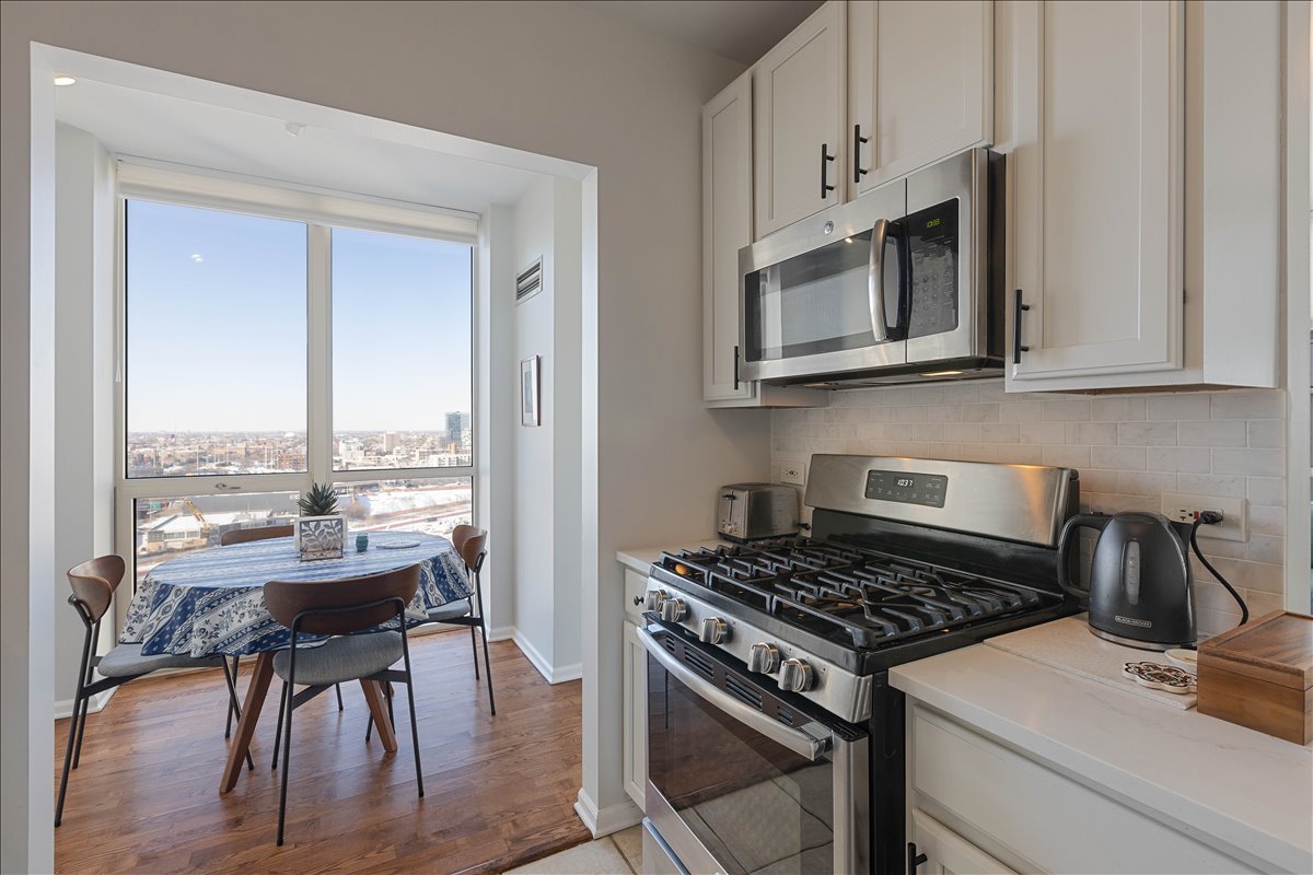 645 N Kingsbury Street Unit: 1801