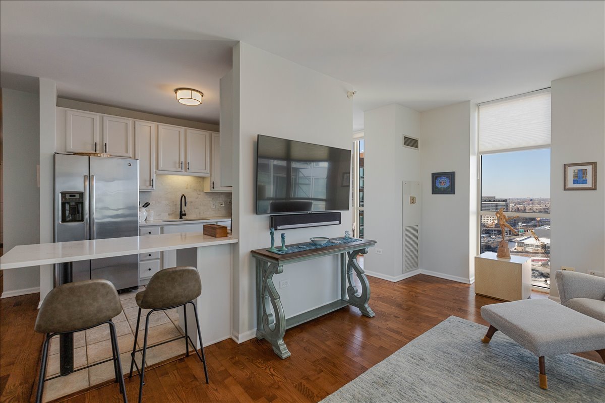 645 N Kingsbury Street Unit: 1801