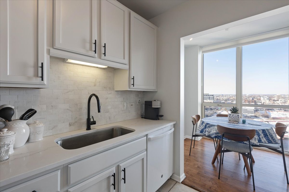 645 N Kingsbury Street Unit: 1801