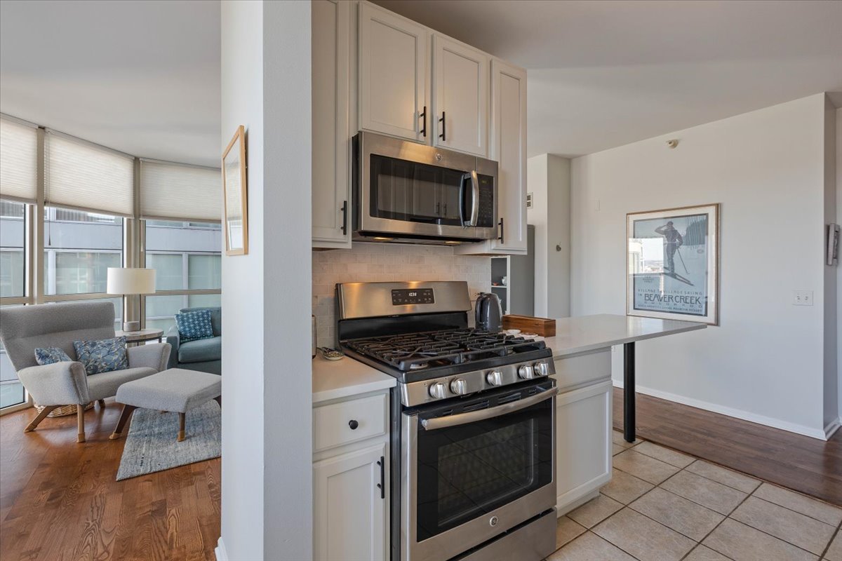 645 N Kingsbury Street Unit: 1801