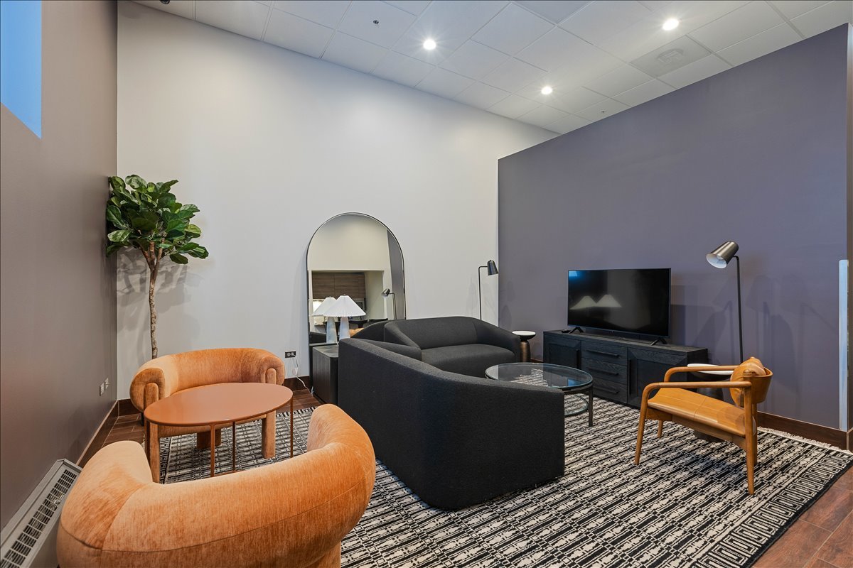 645 N Kingsbury Street Unit: 1801