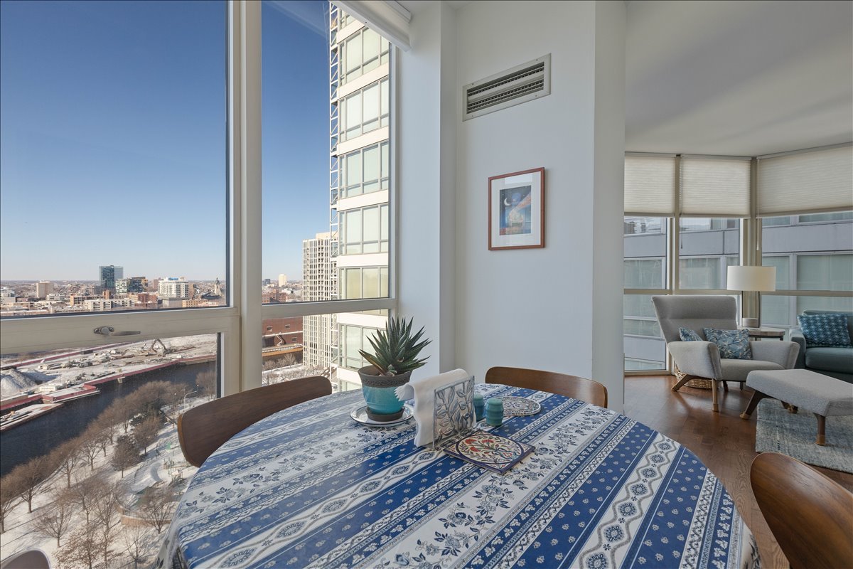 645 N Kingsbury Street Unit: 1801