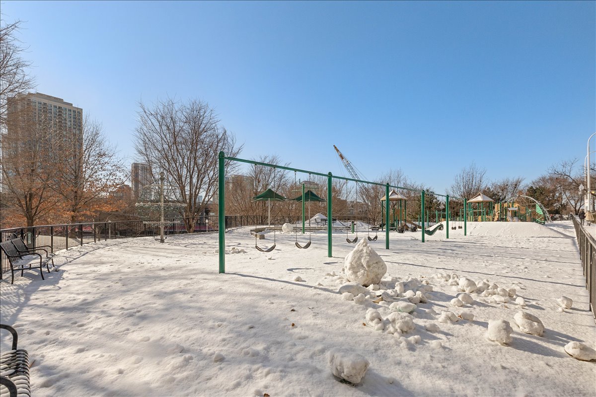 645 N Kingsbury Street Unit: 1801