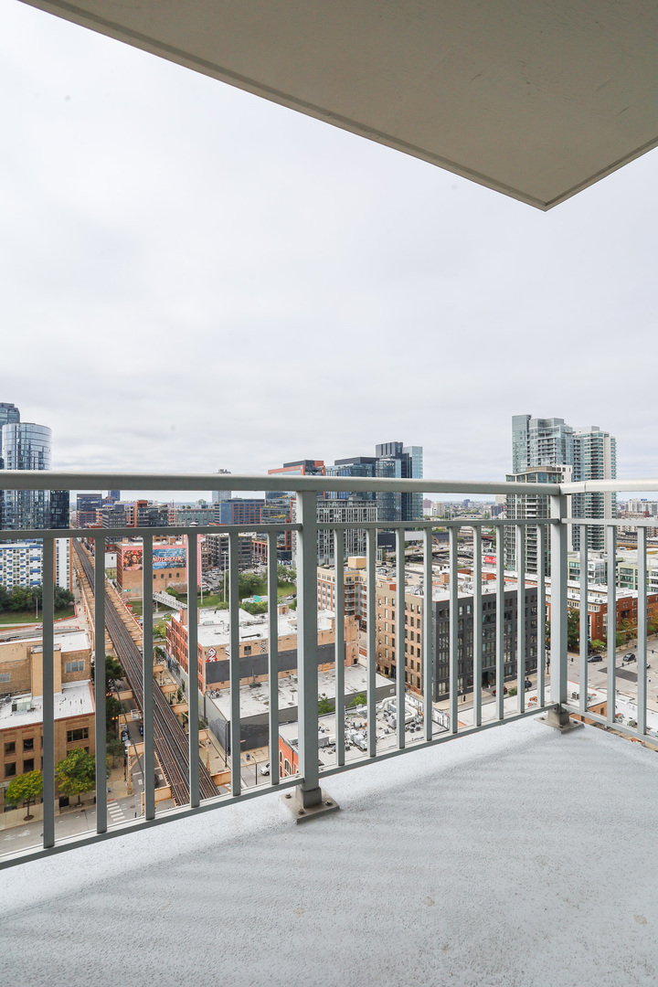 180 N Jefferson Street Unit: 1503