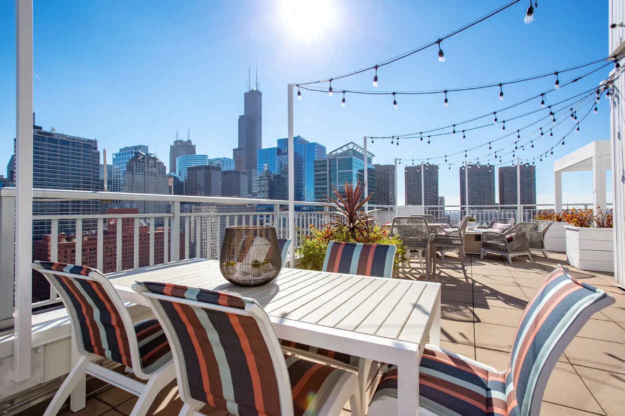 180 N Jefferson Street Unit: 1503