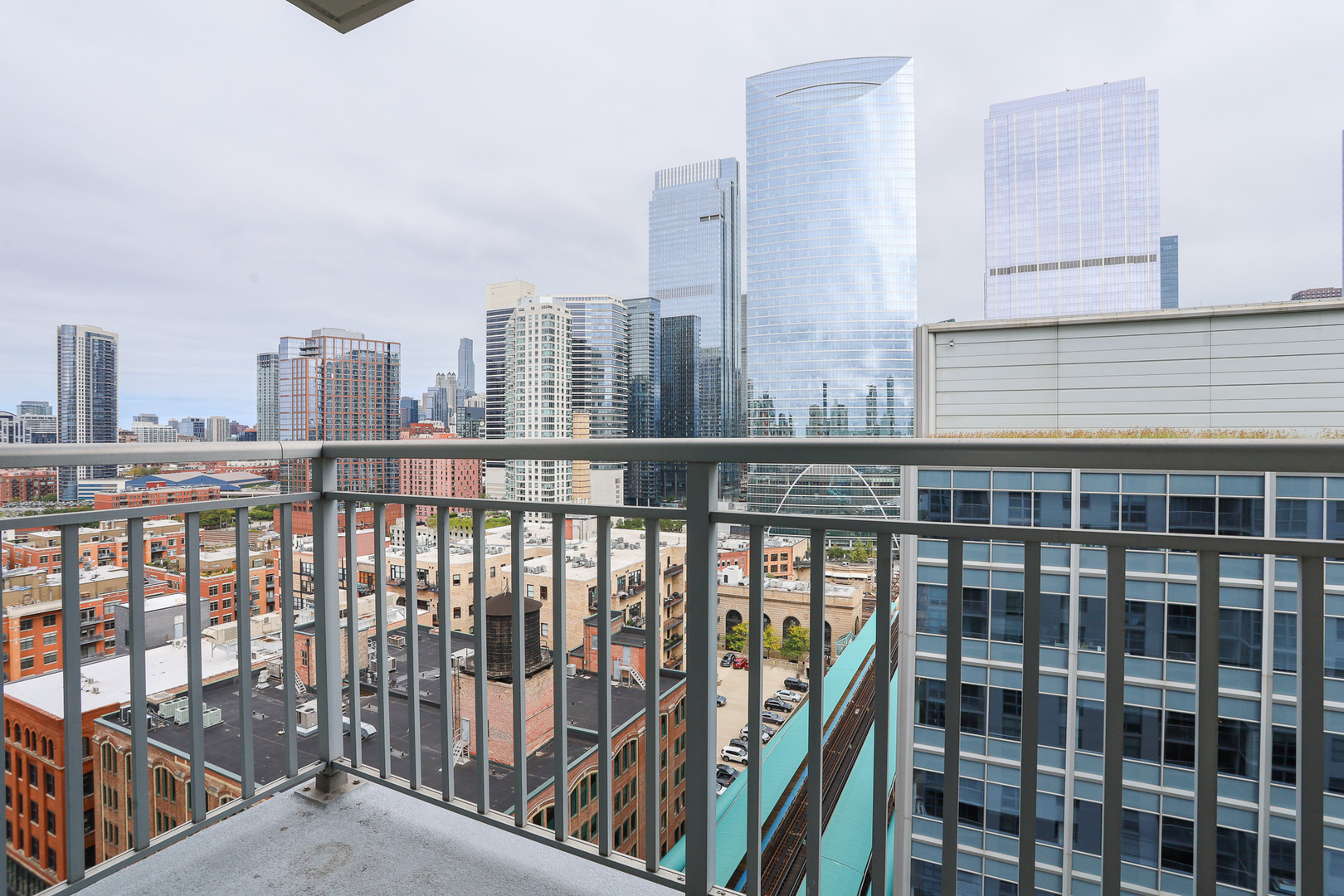 180 N Jefferson Street Unit: 1503