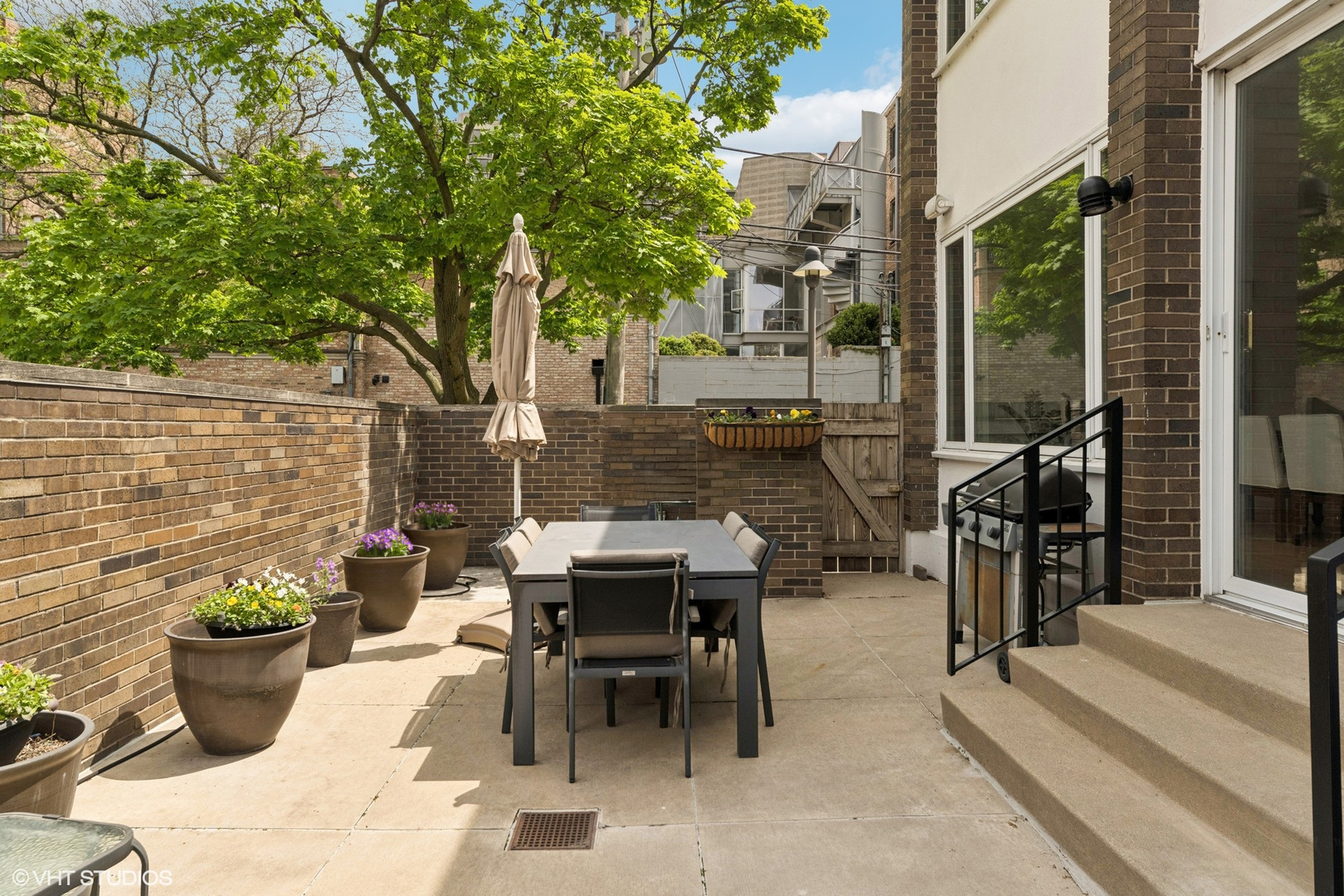 58 W Schiller Street