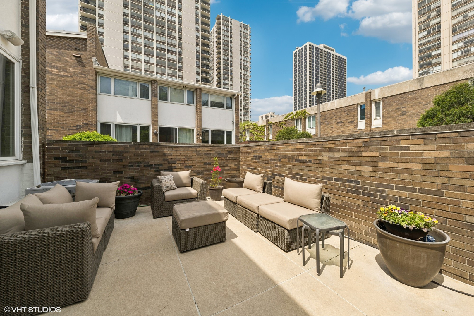 58 W Schiller Street