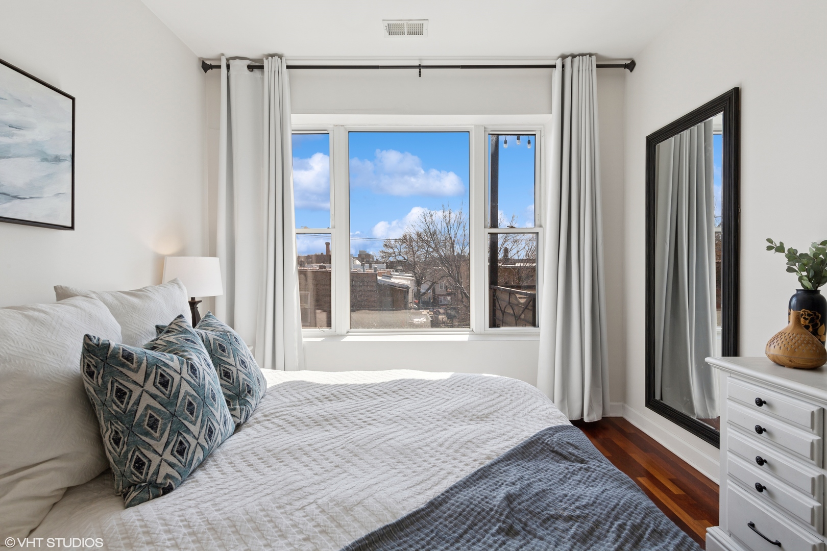 1907 W Chicago Avenue Unit: 3