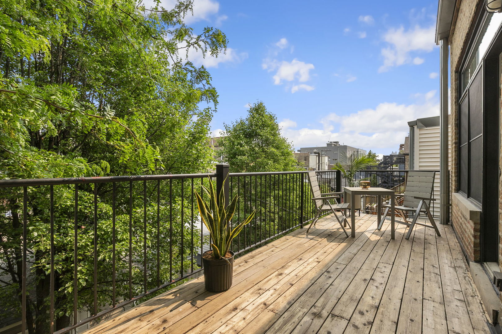 1850 W Superior Street