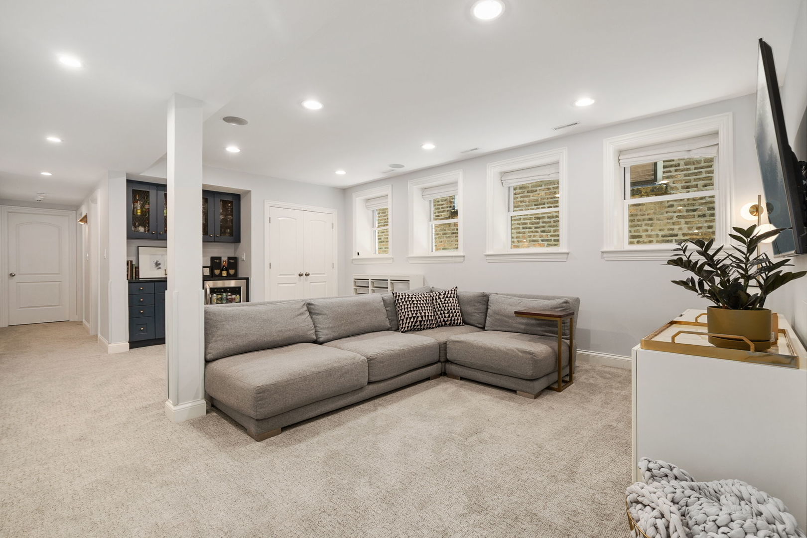1850 W Superior Street
