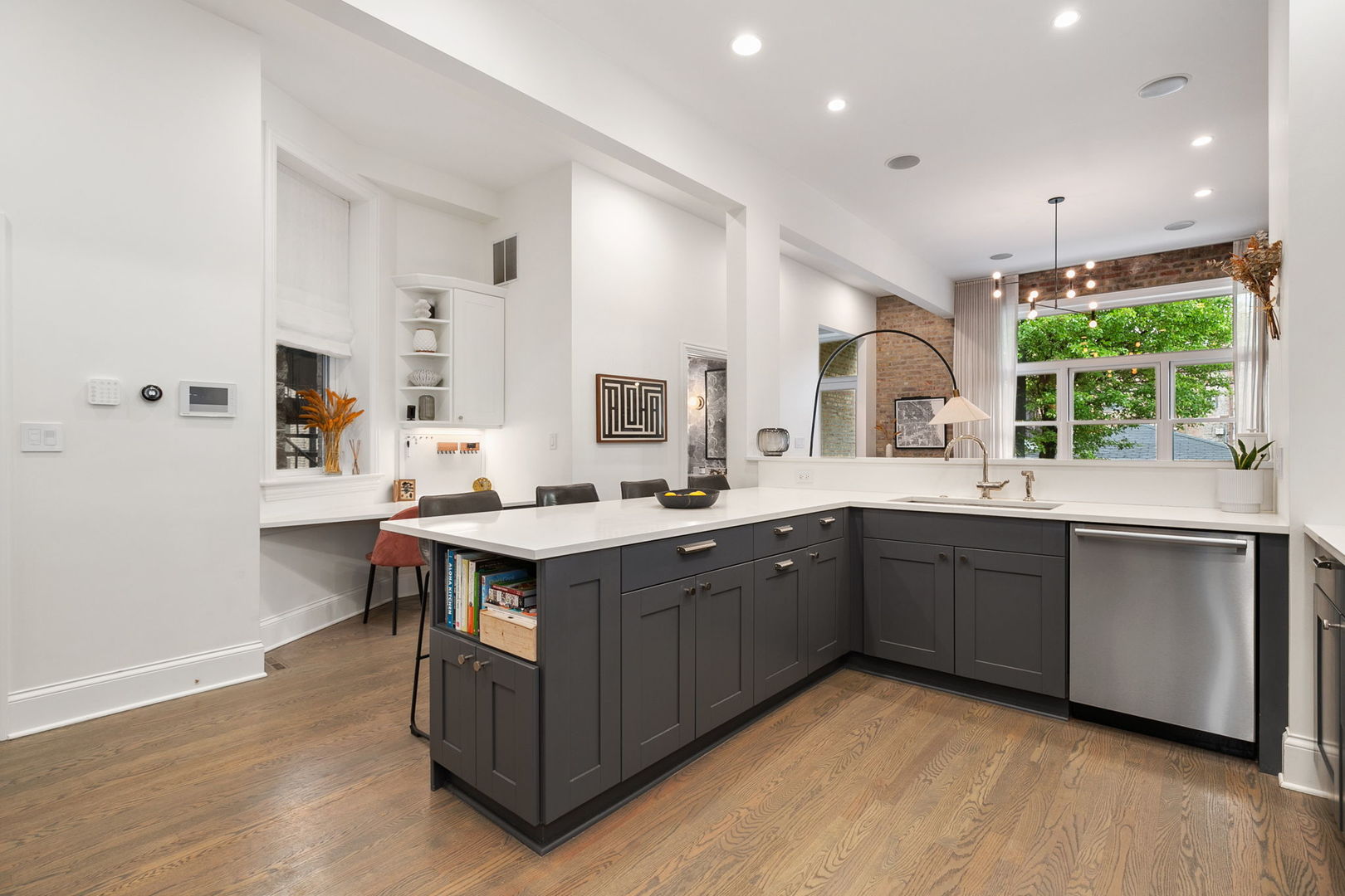 1850 W Superior Street