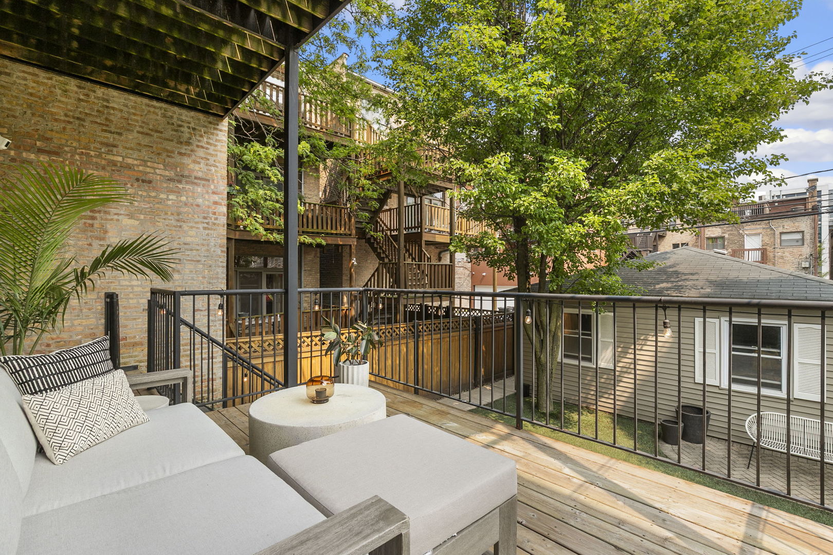 1850 W Superior Street