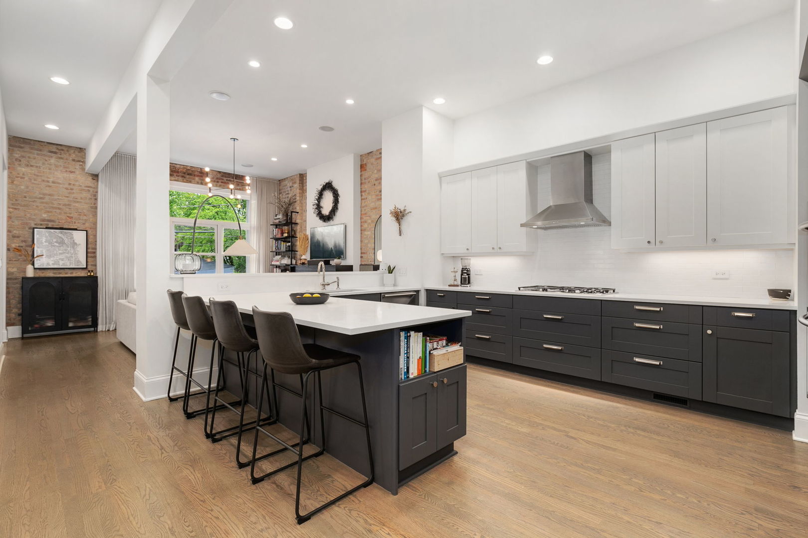 1850 W Superior Street