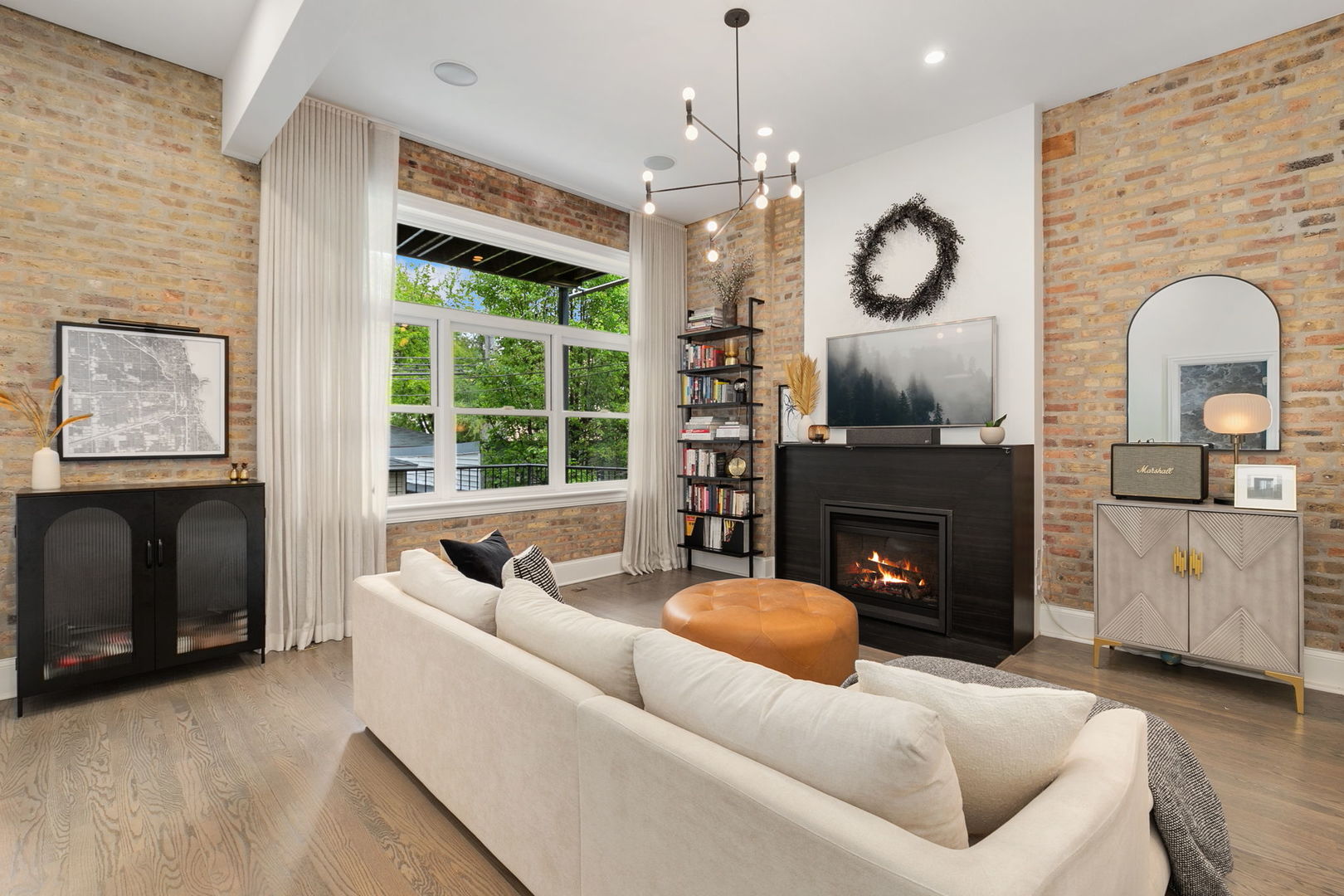 1850 W Superior Street