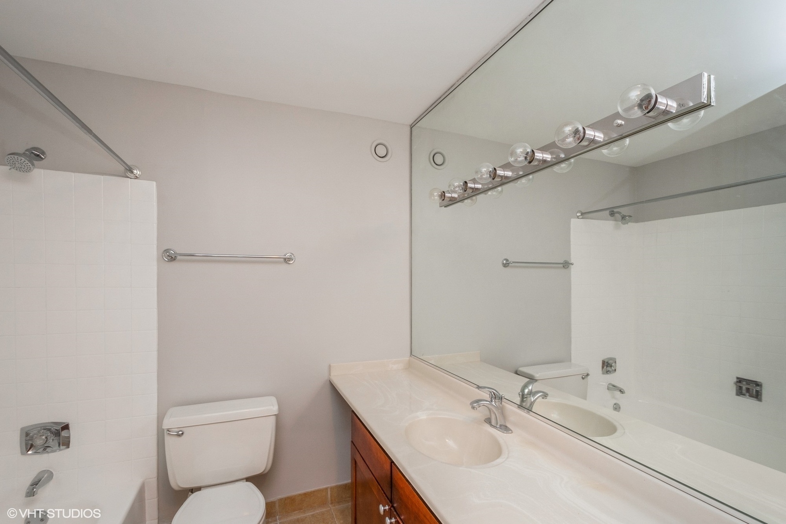 30 E Huron Street Unit: 2503