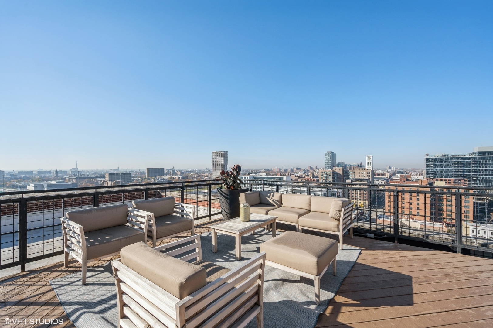 728 W Jackson Boulevard Unit: 818