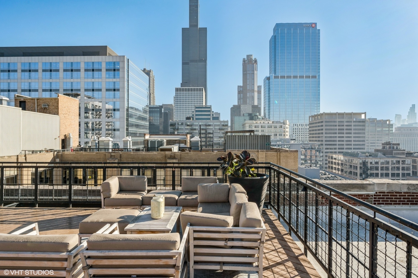 728 W Jackson Boulevard Unit: 818