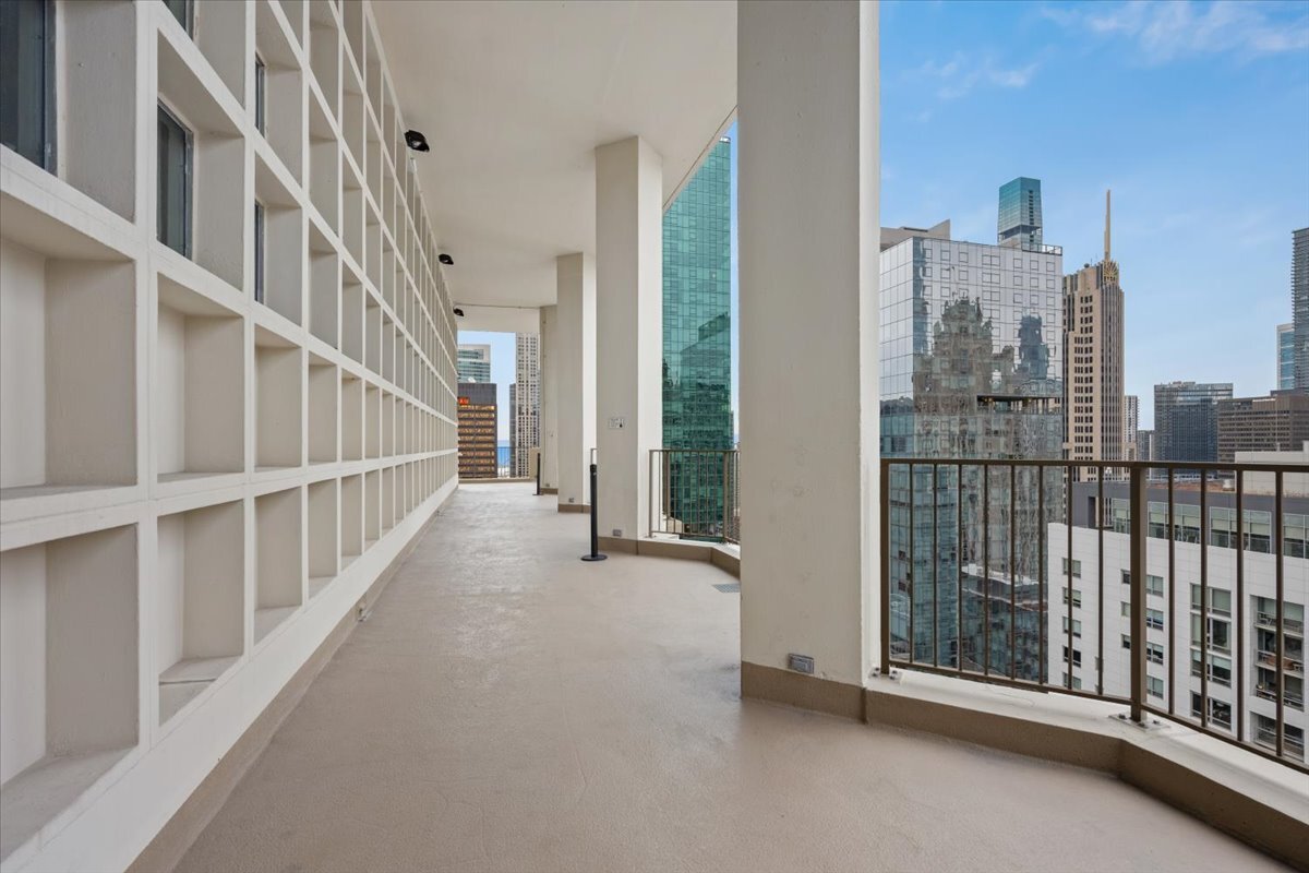 535 N Michigan Avenue Unit: 1103