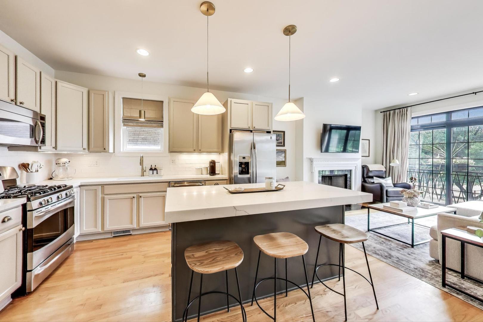 3009 N Damen Avenue Unit: 2