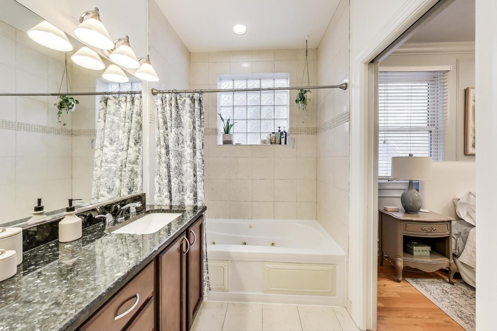 3009 N Damen Avenue Unit: 2