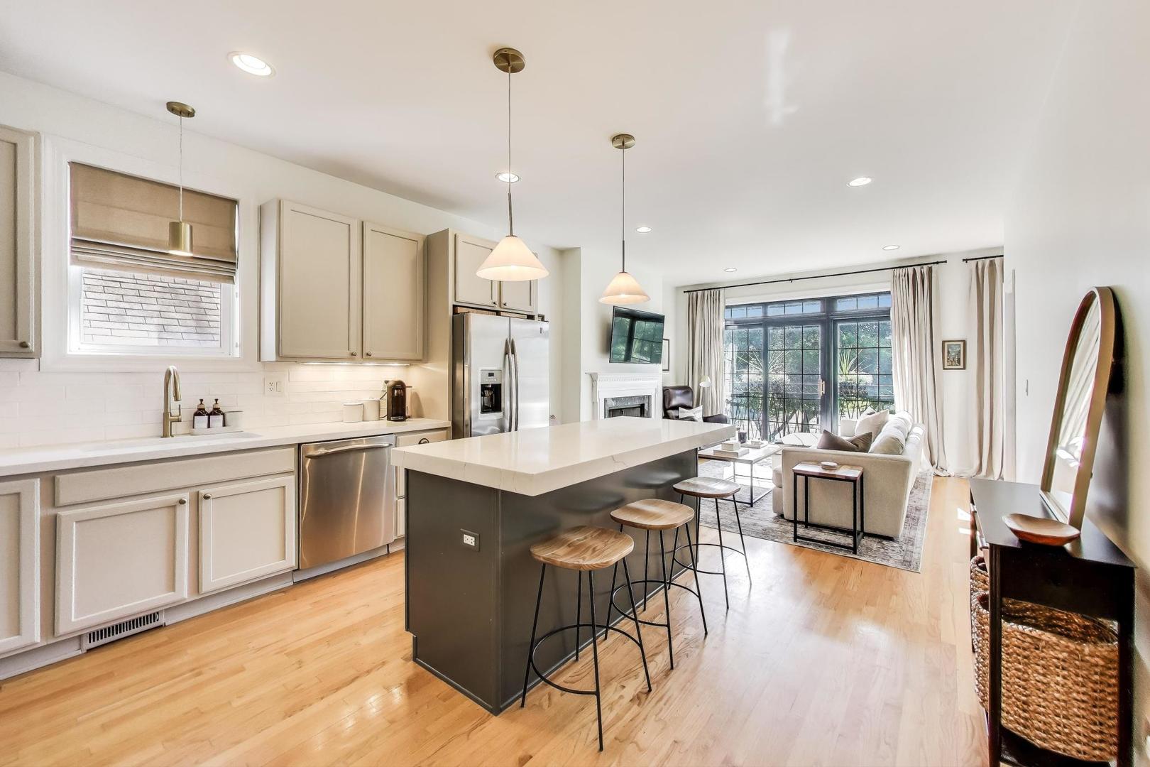 3009 N Damen Avenue Unit: 2