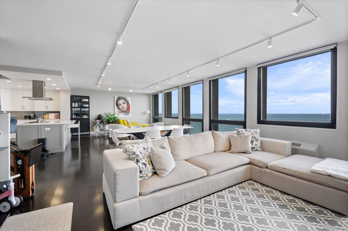 1240 N Lake Shore Drive Unit: 13B