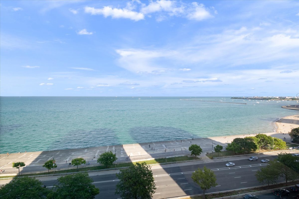1240 N Lake Shore Drive Unit: 13B