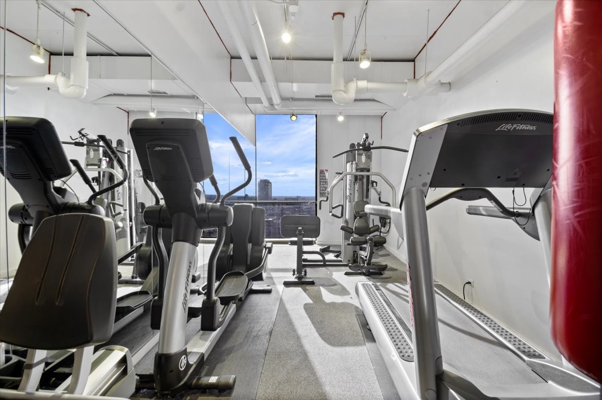 1240 N Lake Shore Drive Unit: 13B