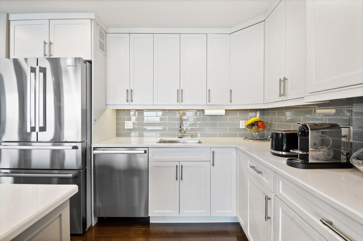 1240 N Lake Shore Drive Unit: 13B