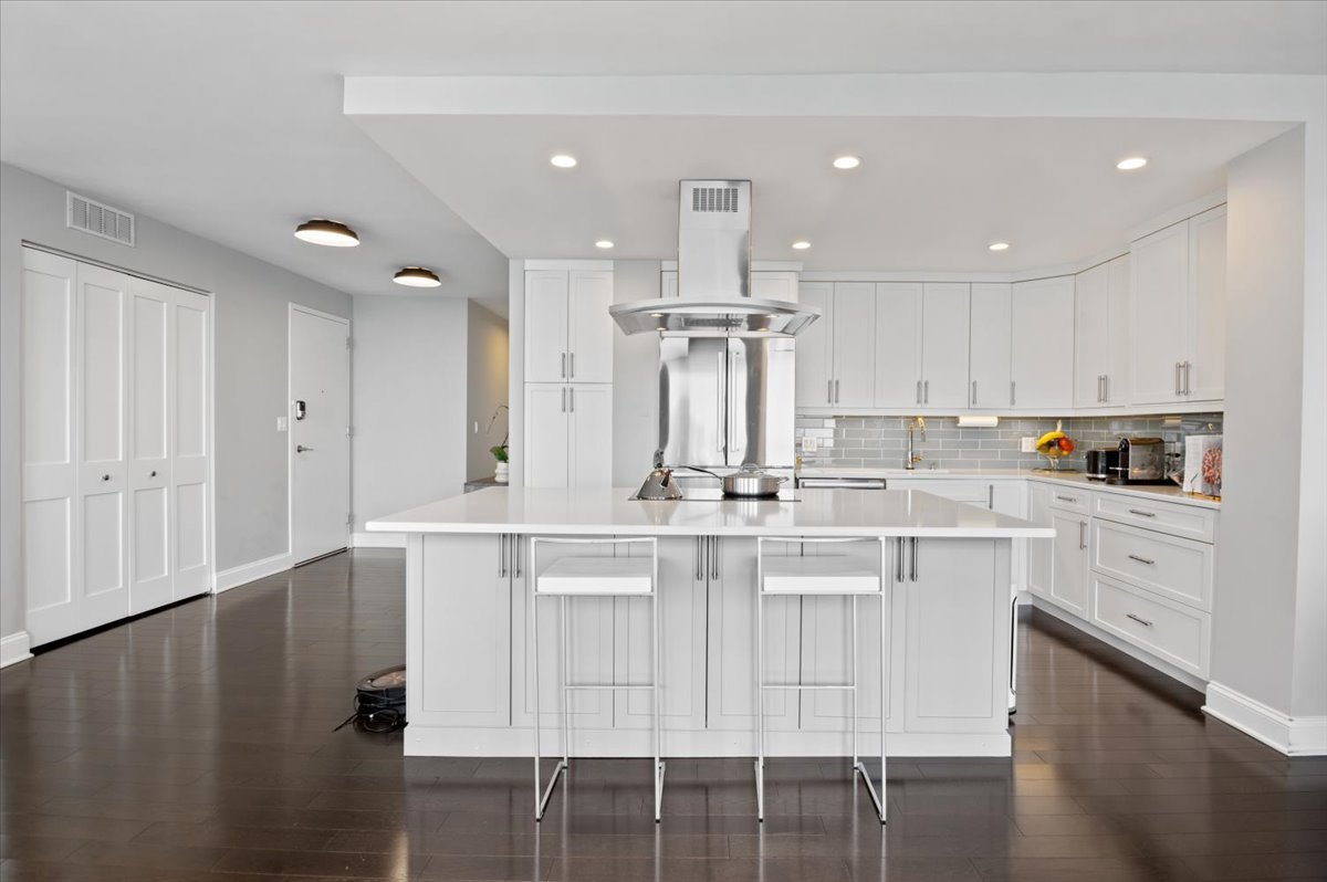 1240 N Lake Shore Drive Unit: 13B