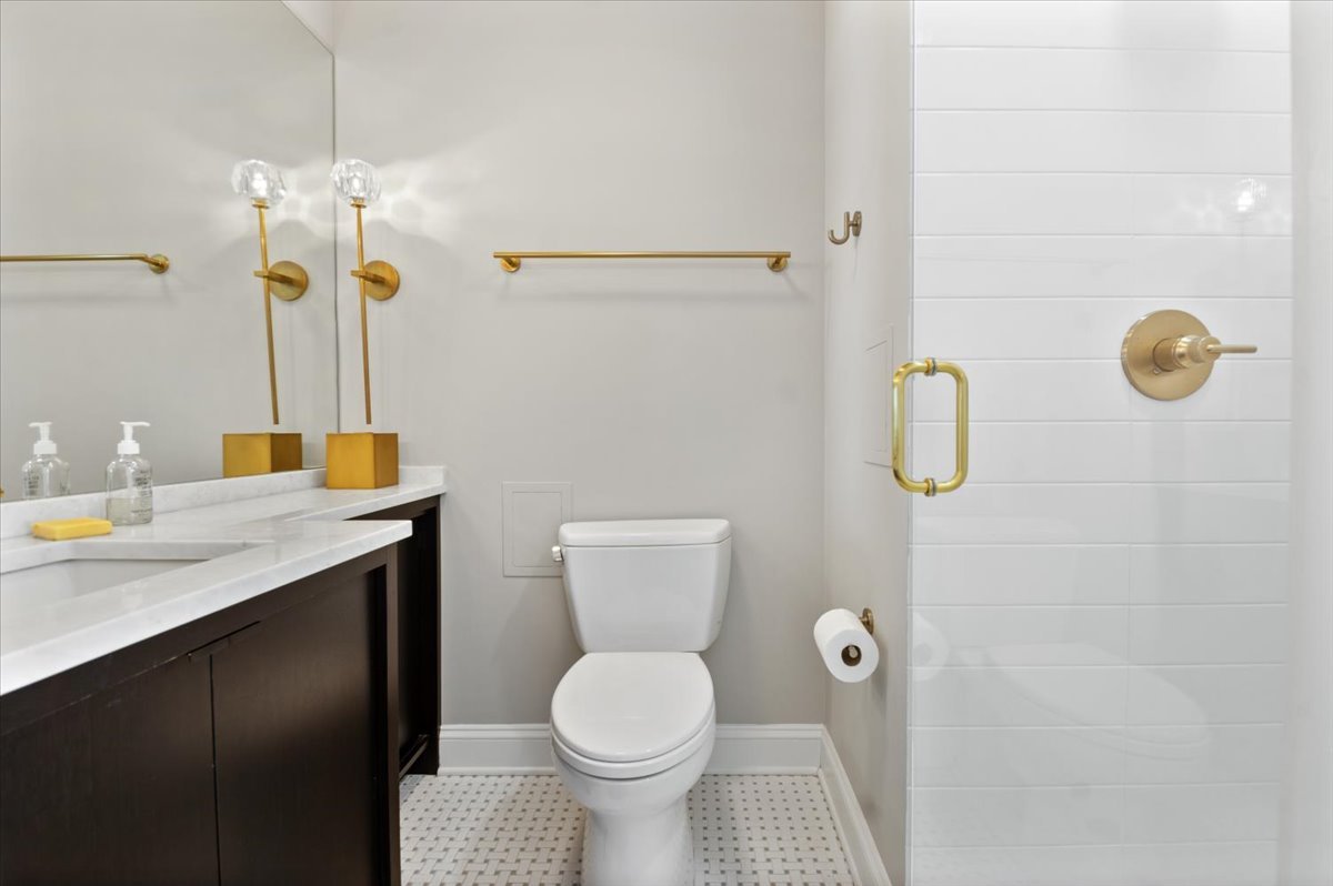 1240 N Lake Shore Drive Unit: 13B