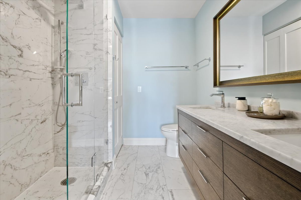 1240 N Lake Shore Drive Unit: 13B