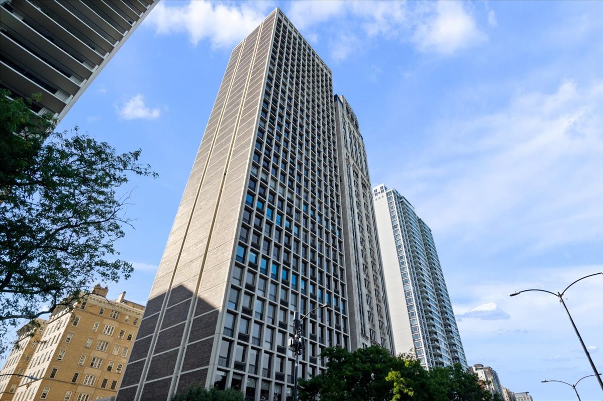 1240 N Lake Shore Drive Unit: 13B