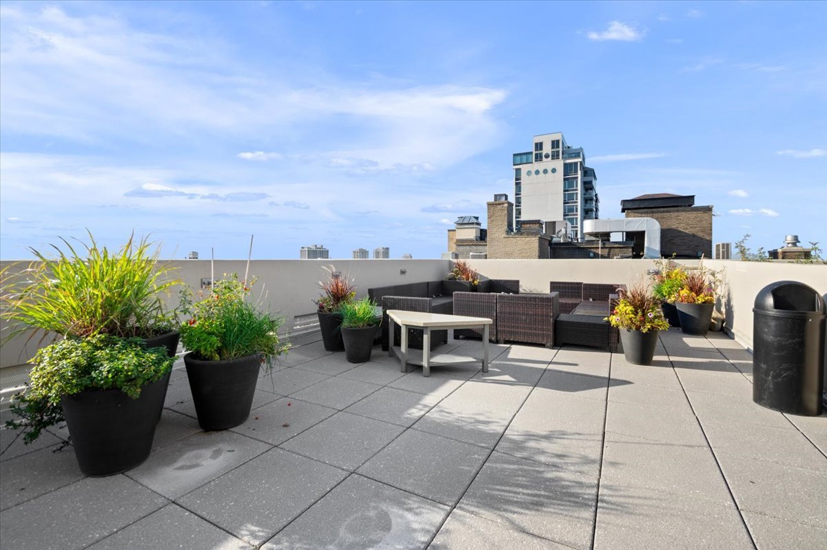 1240 N Lake Shore Drive Unit: 13B