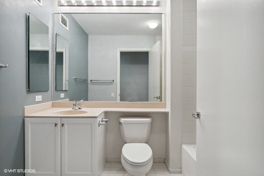 400 N La Salle Drive Unit: 3002