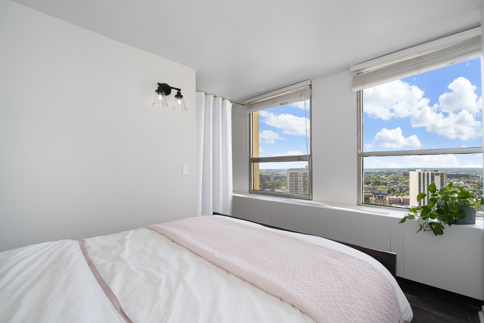 2626 N Lakeview Street Unit: 2106