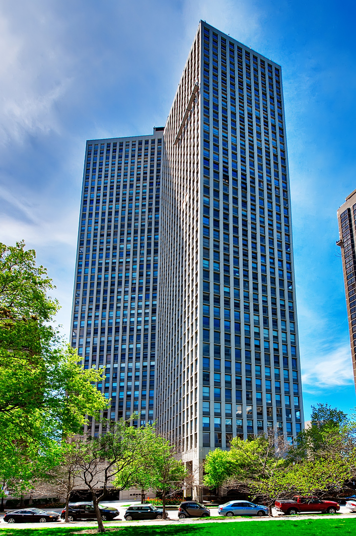 2626 N Lakeview Street Unit: 2106