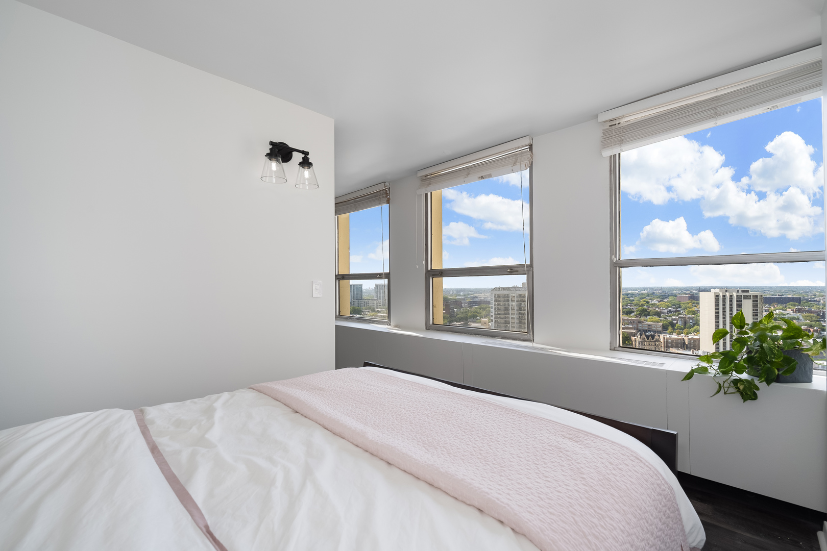 2626 N Lakeview Street Unit: 2106