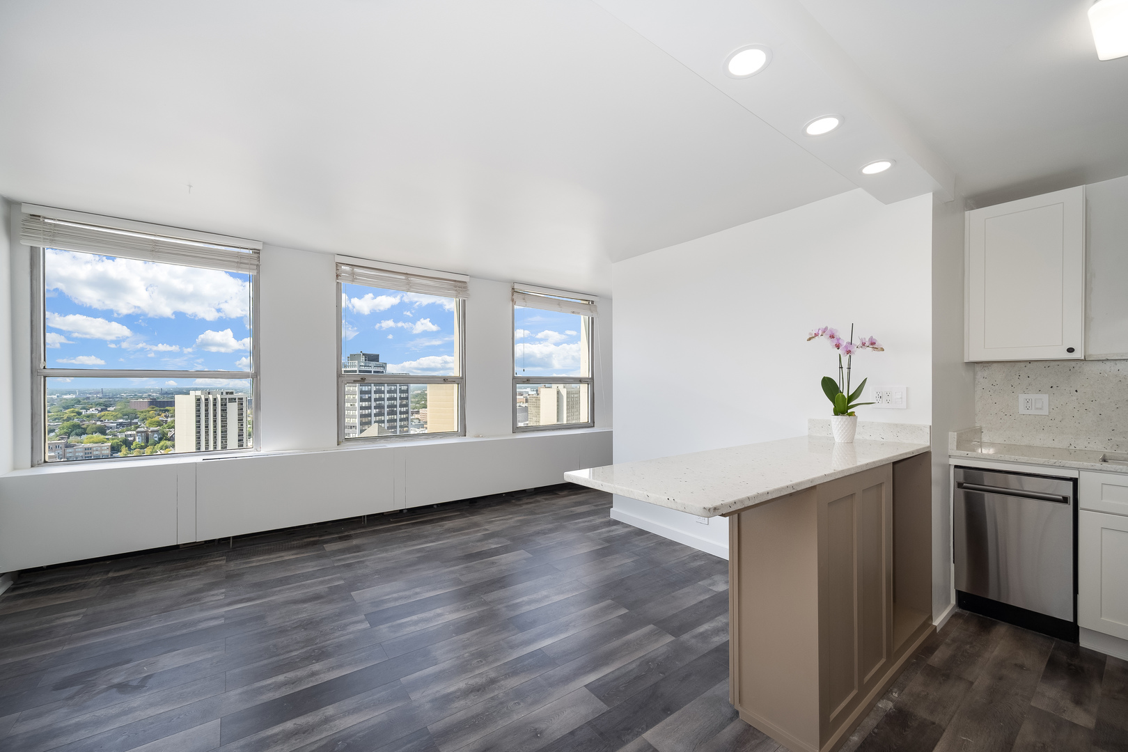 2626 N Lakeview Street Unit: 2106